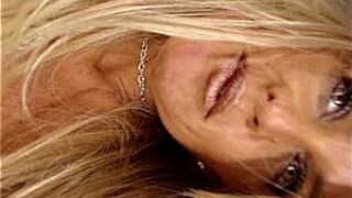 Sexy babe plays with herself in mirror 3.MPG porn video